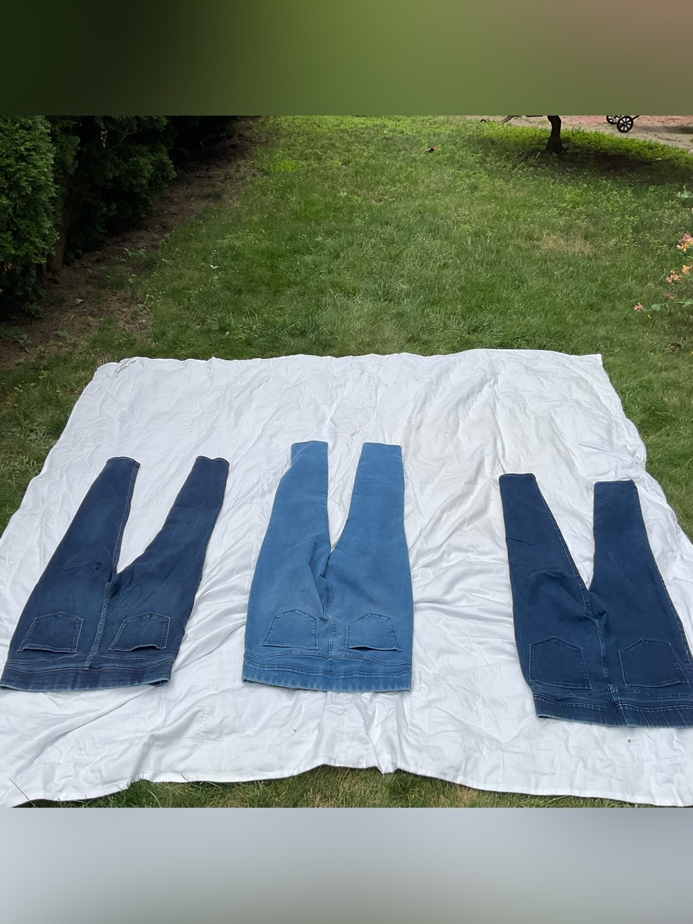 Old Navy Three Pairs of Elastic Band Waist Jeans